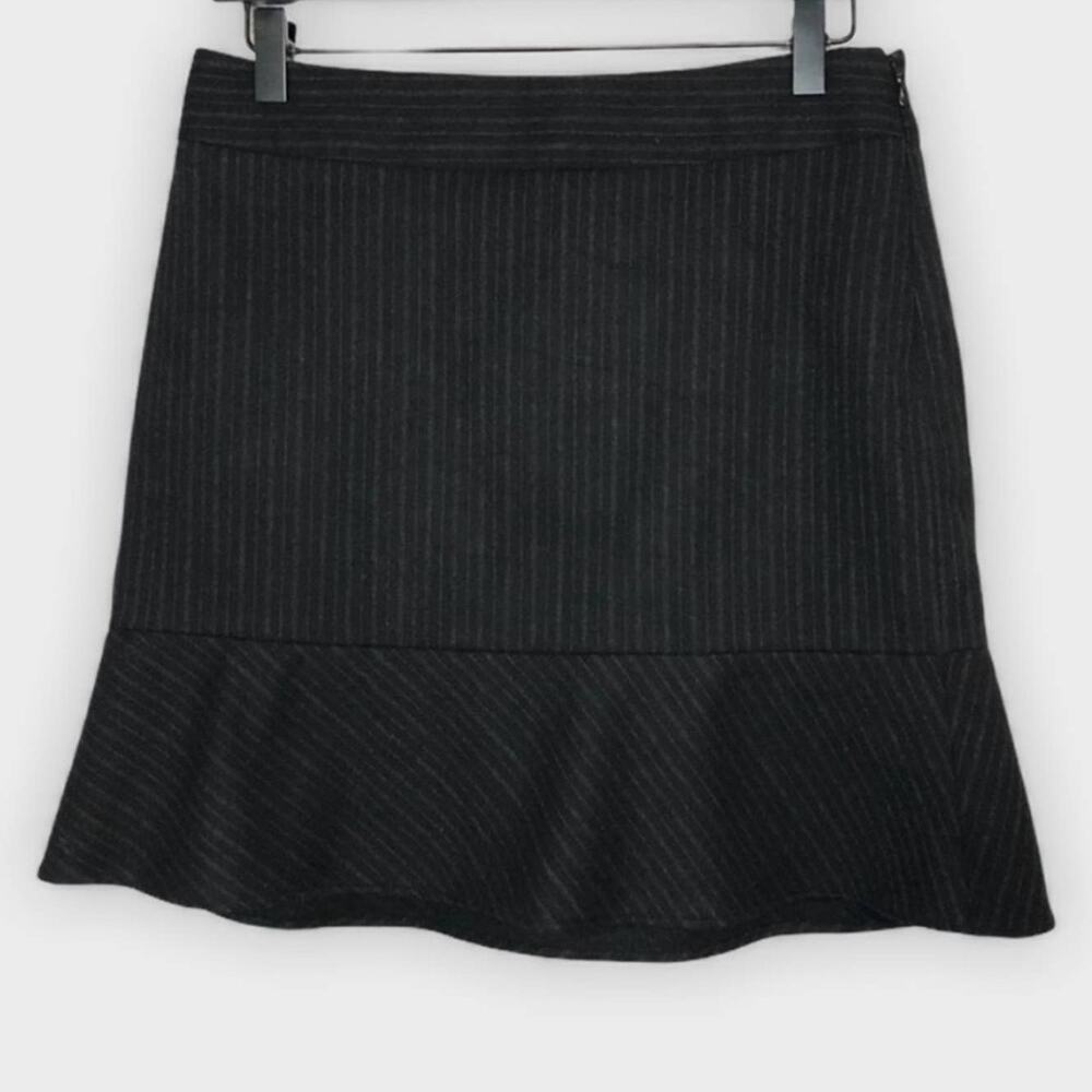 BANANA REPUBLIC Black Gray Pinstripe Stretch Wool Ruffle Hem Skirt Size 4 - Picture 2 of 5